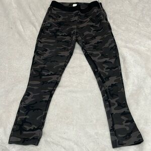 GAP pant leggings- thick material- never wore it - no tag-excellent condition